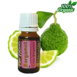 Een flesje etherische olie waarop staat 'Bergamot 100% pure essential oil'. 100% organic. Pure Naturals.