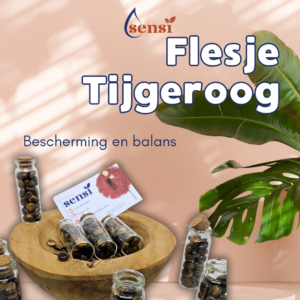 Meerdere glazen wensbuisjes gevuld met stukjes edelsteen tijgeroog.